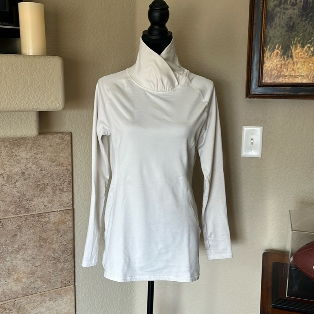 LAYER 8 Cream long sleeve fleeced top w silver strands!! Size L!
